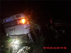   南阳高速五大队深夜出警，快速救援