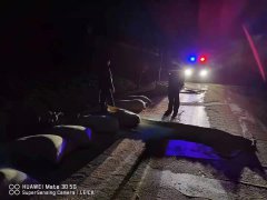  确山县瓦岗镇派出所民警:情系人民深夜守护货车丢失货物归原主
