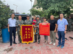 陕西宝鸡渭滨区：见义勇为暖人心 心怀感恩送锦旗